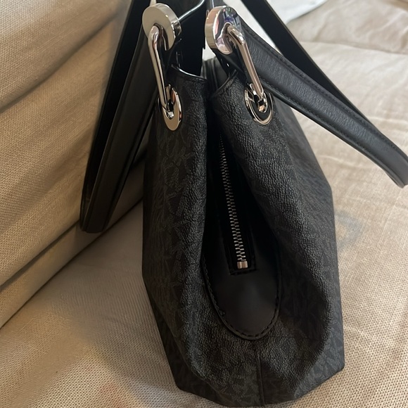 Pre Loved Michael Kors Auth Monogram Canvas and Leather - Picture 10 of 14